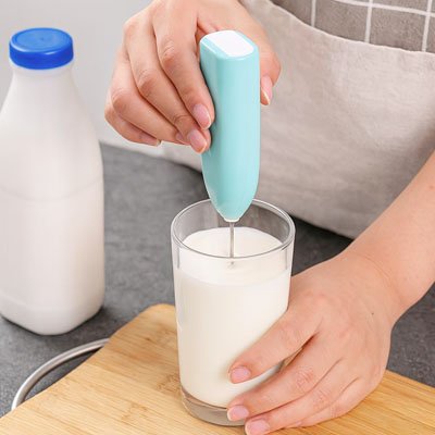 Mousseur a lait bleu fonction mousse verre lait