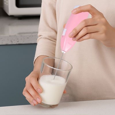 Mousseur a lait rose fonction mousse verre lait