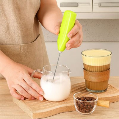 Mousseur a lait vert fonction mousse tasse grain cafe