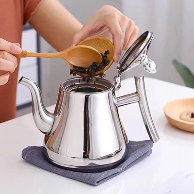 Théière en inox apres infusion